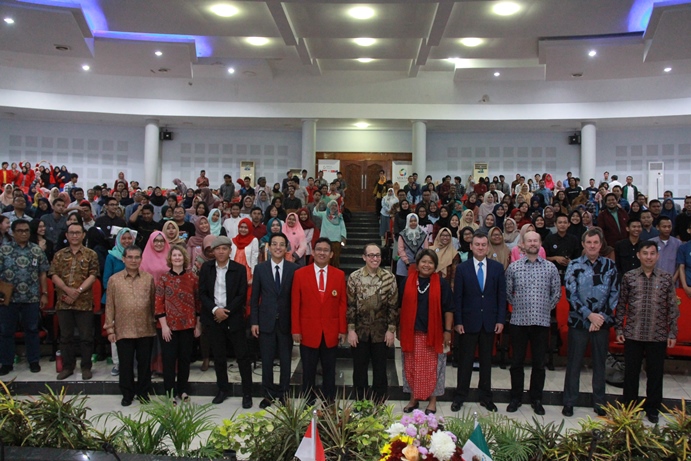 1. Director for Development, Economy and Environmental Affairs, Ministry of Foreign Affairs, Mr. Muhsin Syihab, delivered the opening remarks to offi2. Mr. Muhsin Syihab, during a group picture with Ambassadors and representatives from MIKTA Embassies in Jakarta, speakers, and participants of the MIKTA Goes to Campus.